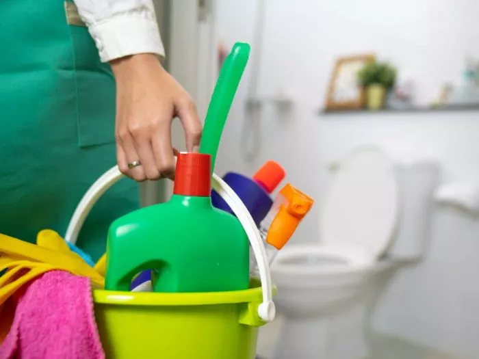 lär dig städa badrum i fem enkla steg
